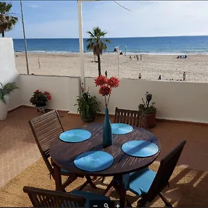 https://amazing-frontal-beach-apartment.hotelsincadiz.net